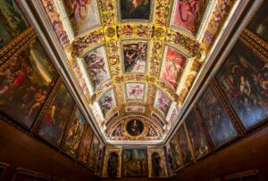 palacio histórico de los Medici con pinturas del Renacimiento