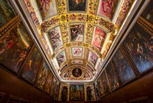 palacio histórico de los Medici con pinturas del Renacimiento